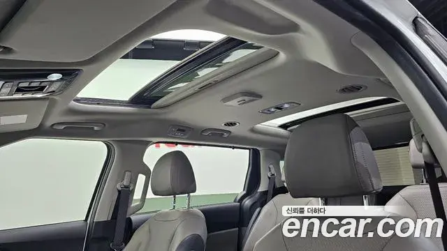 Kia Carnival 2024 — Фото 18/20