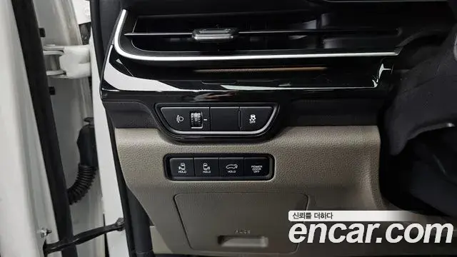 Kia Carnival 2024 — ფოტო 2/31