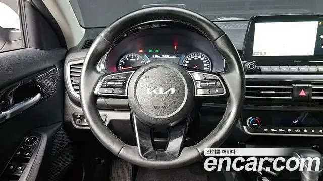 Kia Seltos 2021 — Фото 13/20