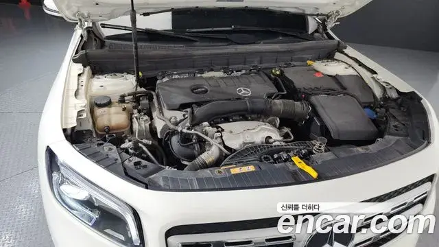 Mercedes-Benz GLB-Class 2021 — ფოტო 8/20
