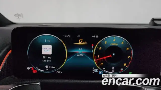 Mercedes-Benz GLB-Class 2021 — ფოტო 14/20