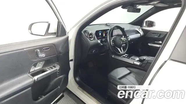 Mercedes-Benz GLB-Class 2021 — ფოტო 4/20