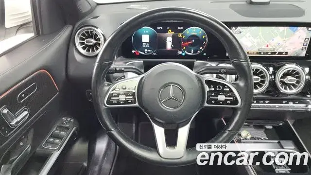 Mercedes-Benz GLB-Class 2021 — ფოტო 19/20
