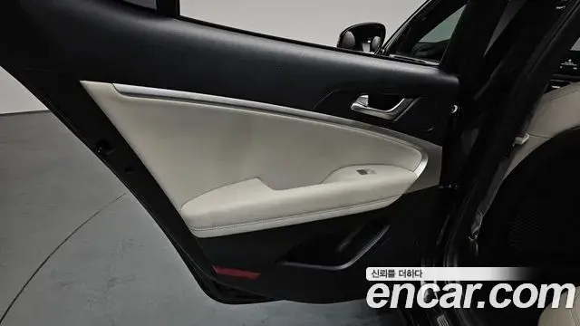 Genesis G70 2021 — ფოტო 21/34