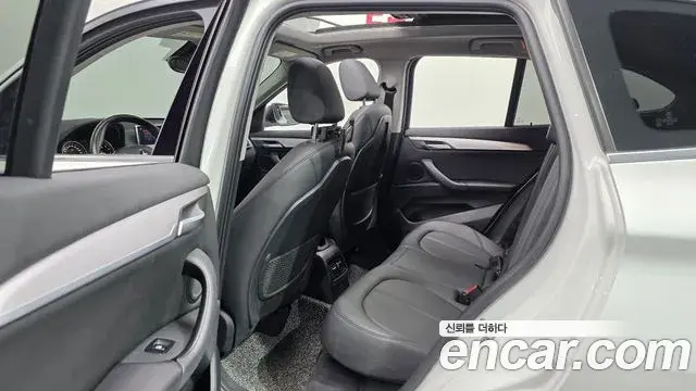 BMW X1 2020 — Şəkil 15/30