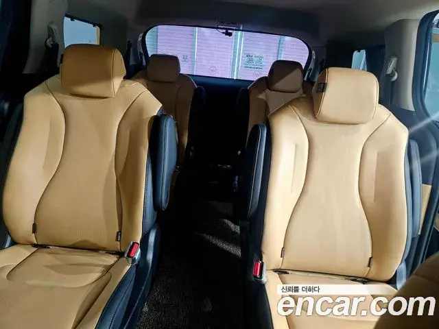 Kia Carnival 2023 — Şəkil 19/20