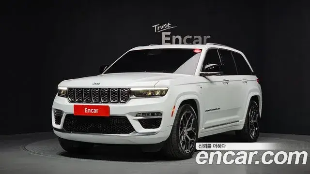 Jeep Grand Cherokee 2023 — ფოტო 16/20