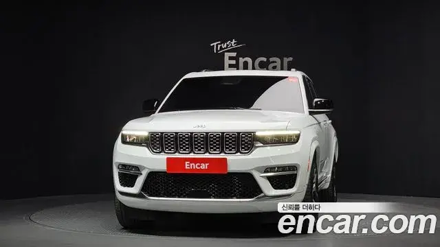 Jeep Grand Cherokee 2023 — ფოტო 18/20