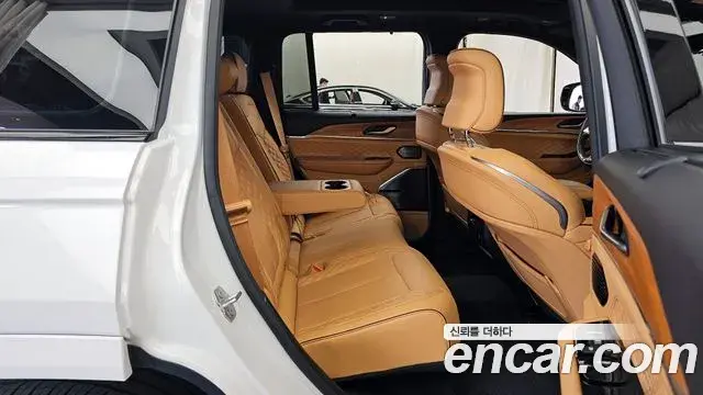 Jeep Grand Cherokee 2023 — ფოტო 9/20