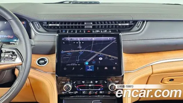 Jeep Grand Cherokee 2023 — ფოტო 5/20
