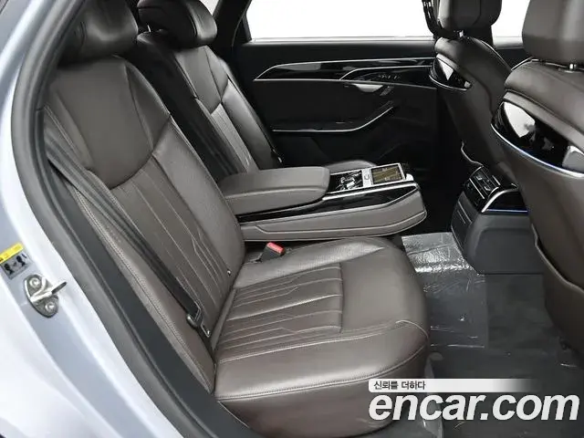 Audi A8 2021 — Photo 8/19