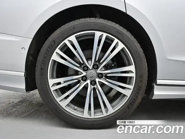 Audi A8 2021 — Photo 12/19