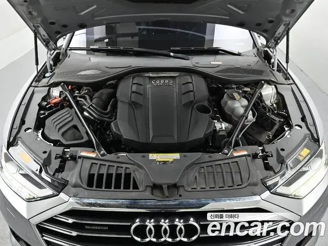 Audi A8 2021 — Photo 15/19