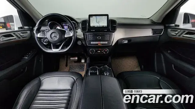Mercedes-Benz GLE-Class 2018 — Photo 15/20