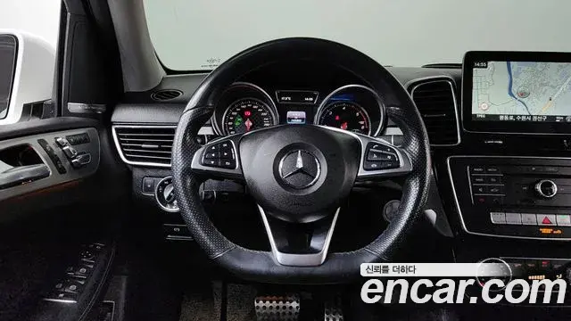 Mercedes-Benz GLE-Class 2018 — Photo 10/20