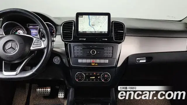 Mercedes-Benz GLE-Class 2018 — Photo 14/20