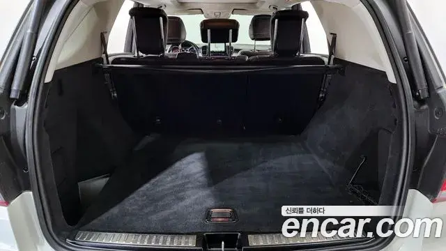 Mercedes-Benz GLE-Class 2018 — Photo 19/20