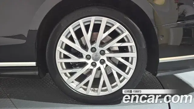Audi A8 2020 — Photo 16/38