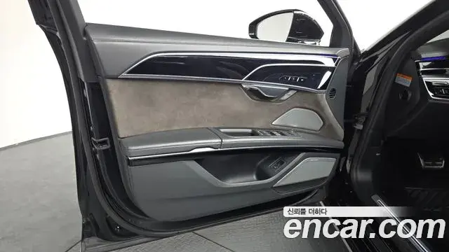 Audi A8 2020 — Photo 33/38