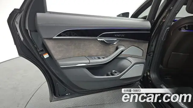 Audi A8 2020 — Photo 21/38