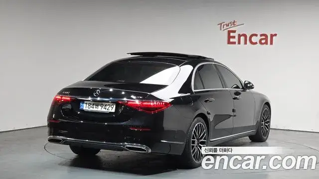 Mercedes-Benz S-Class 2022 — Photo 11/36