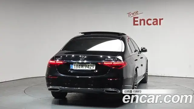 Mercedes-Benz S-Class 2022 — Photo 13/36