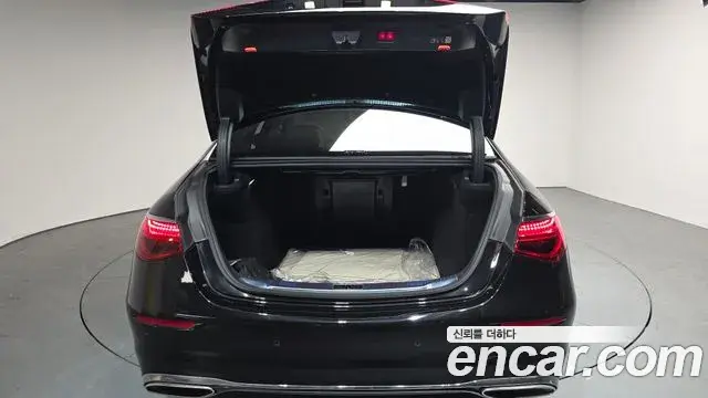 Mercedes-Benz S-Class 2022 — Photo 4/36