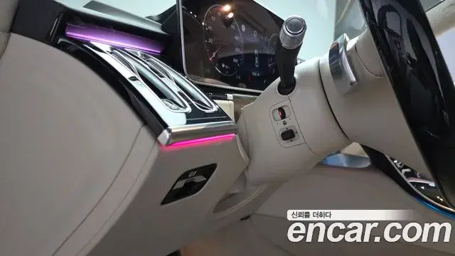 Mercedes-Benz S-Class 2022 — Photo 10/36