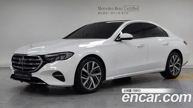 Mercedes-Benz E-Class 2024 — ფოტო 8/17