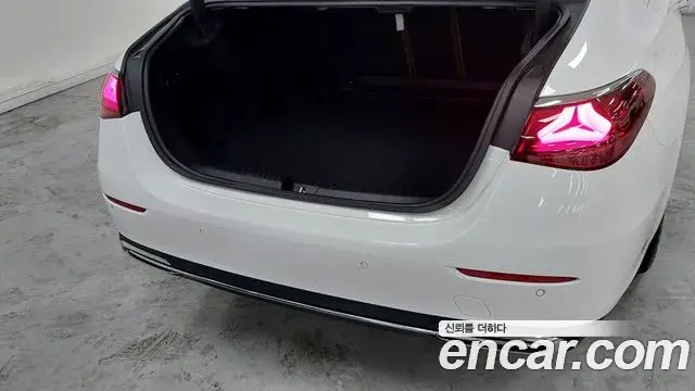Mercedes-Benz E-Class 2024 — ფოტო 2/17