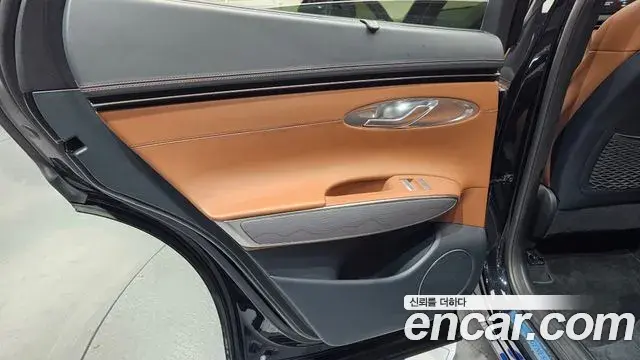 Genesis GV70 2021 — ფოტო 11/30
