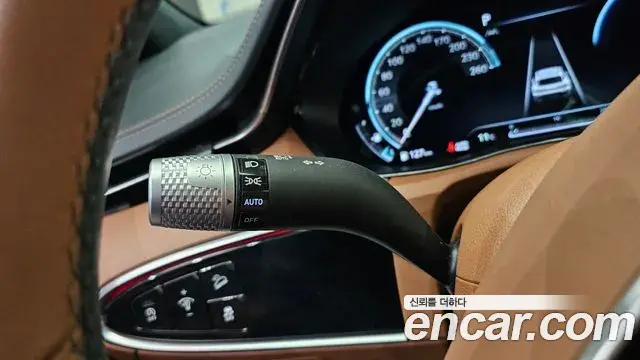 Genesis GV70 2021 — ფოტო 17/30