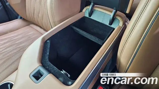 Genesis GV70 2021 — ფოტო 23/30