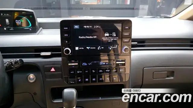 Hyundai Staria 2024 — Şəkil 17/27
