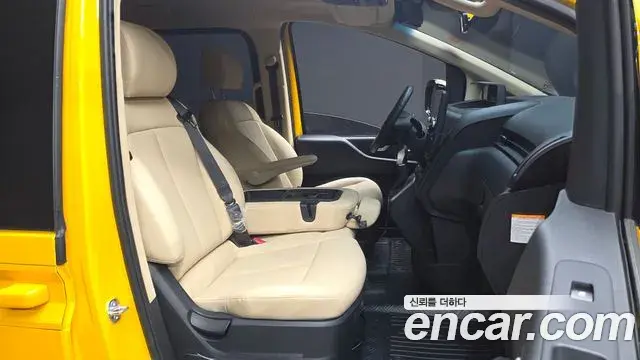 Hyundai Staria 2024 — Şəkil 9/27