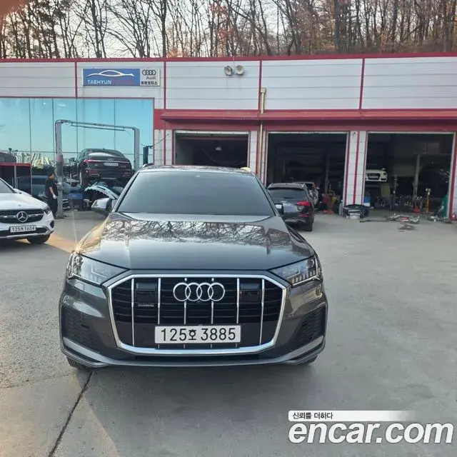 Audi Q7 2022 — Photo 7/19