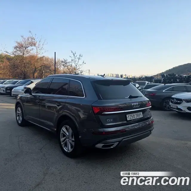 Audi Q7 2022 — Photo 12/19