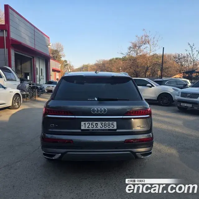 Audi Q7 2022 — Photo 1/19