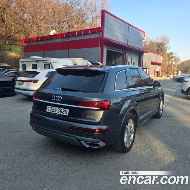 Audi Q7 2022 — Photo 6/19