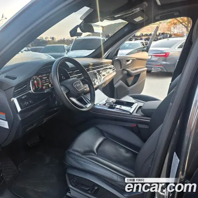Audi Q7 2022 — Photo 5/19