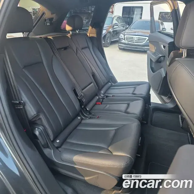 Audi Q7 2022 — Photo 3/19