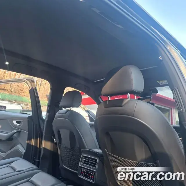Audi Q7 2022 — Photo 11/19