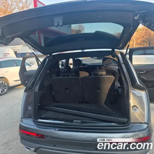 Audi Q7 2022 — Photo 4/19