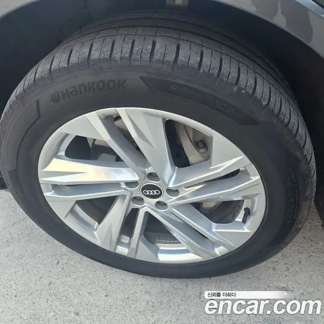 Audi Q7 2022 — Photo 8/19