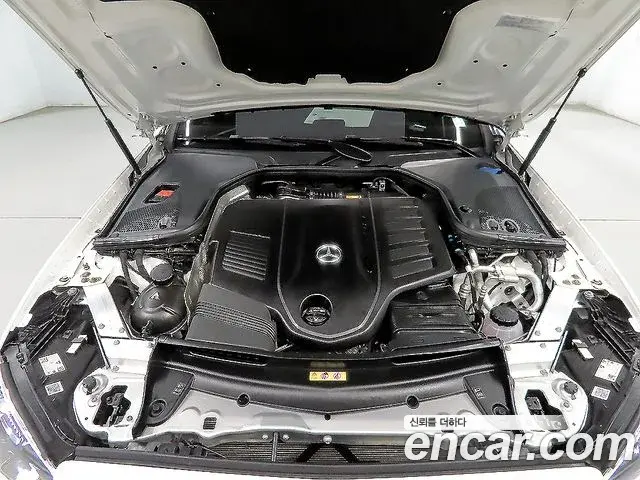 Mercedes-Benz E-Class 2021 — Photo 3/20