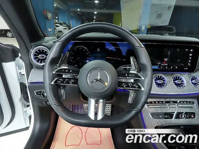 Mercedes-Benz E-Class 2021 — Photo 9/20