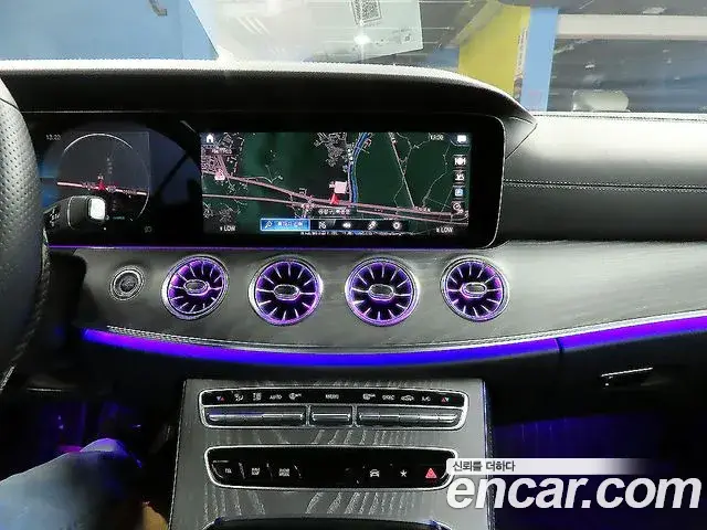 Mercedes-Benz E-Class 2021 — Photo 4/20