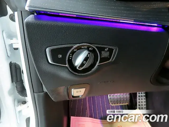 Mercedes-Benz E-Class 2021 — Photo 13/20