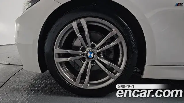 BMW 3 Series 2018 — ფოტო 2/33