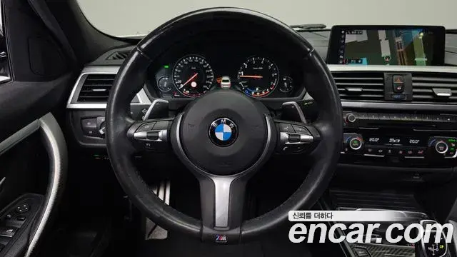 BMW 3 Series 2018 — ფოტო 14/33